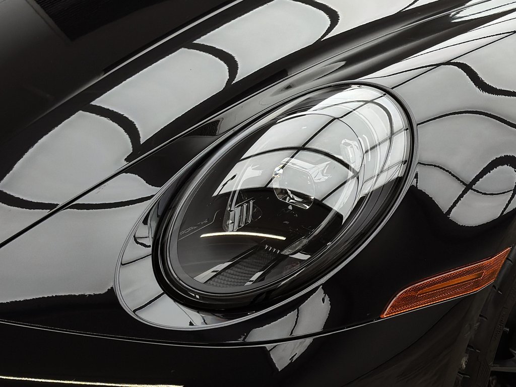 2025 Porsche 911 Carrera 4 GTS Cabriolet Ceramic Composite Brakes in Laval, Quebec - 12 - w1024h768px
