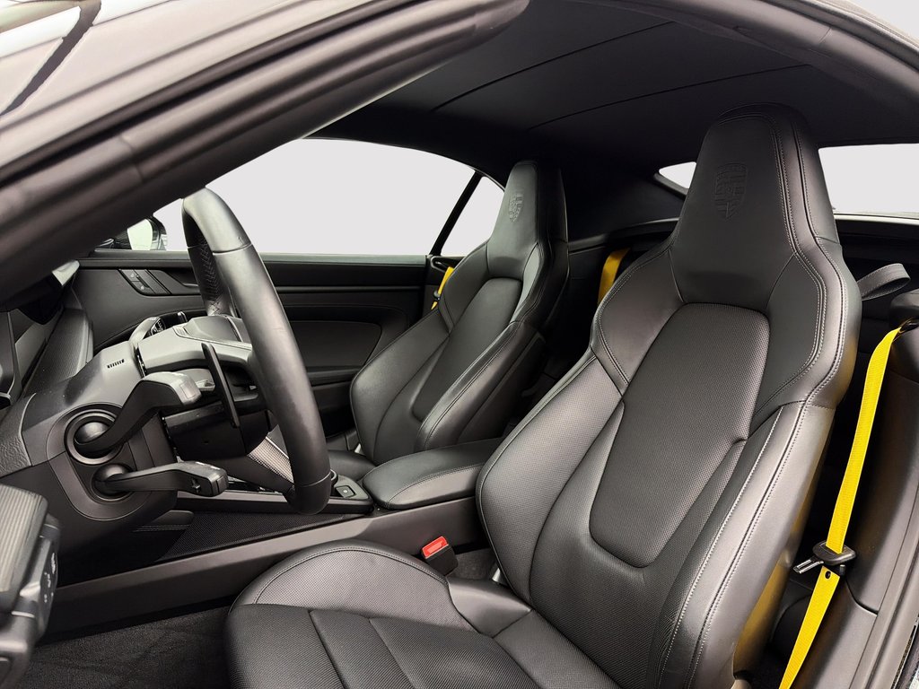 2025 Porsche 911 Carrera 4 GTS Cabriolet Ceramic Composite Brakes in Laval, Quebec - 17 - w1024h768px