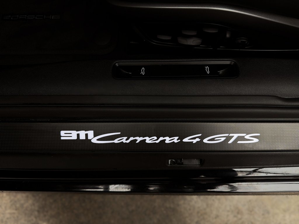 2025 Porsche 911 Carrera 4 GTS Cabriolet Ceramic Composite Brakes in Laval, Quebec - 35 - w1024h768px