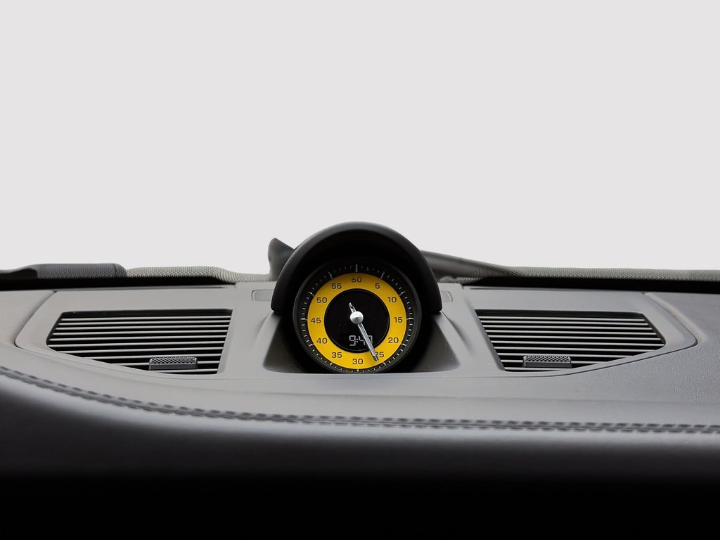 2025 Porsche 911 Carrera 4 GTS Cabriolet Ceramic Composite Brakes in Laval, Quebec - 24 - w1024h768px