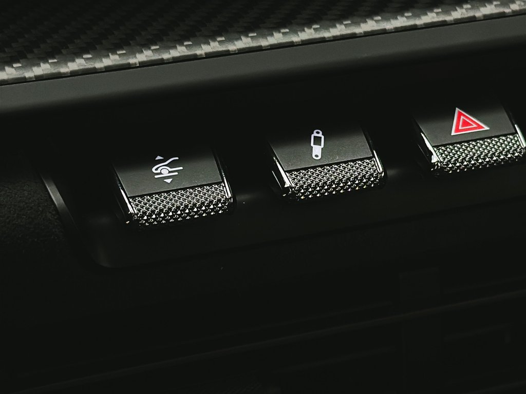 2025 Porsche 911 GT3 RS Weissach Package Ceramic Composite Brakes in Laval, Quebec - 24 - w1024h768px