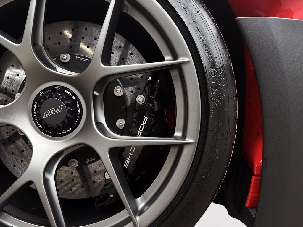2025 Porsche 911 GT3 RS Weissach Package Ceramic Composite Brakes in Laval, Quebec - 14 - w1024h768px