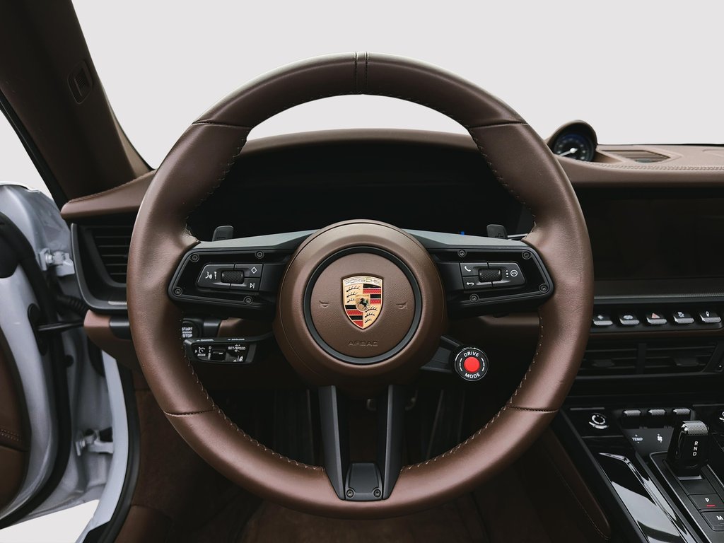 2025 Porsche 911 in Laval, Quebec - 20 - w1024h768px