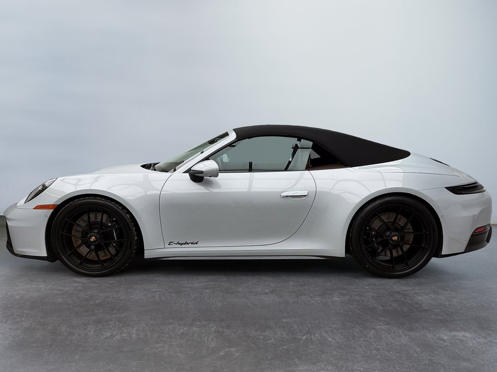 2025 Porsche 911 in Laval, Quebec - 5 - w1024h768px