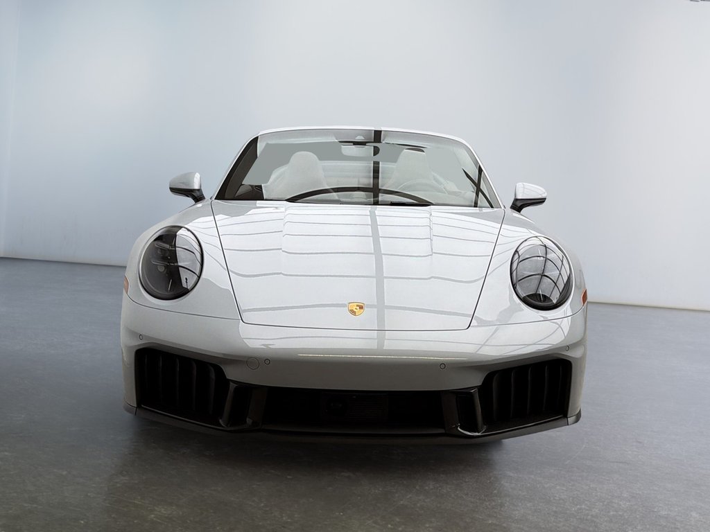 2025 Porsche 911 in Laval, Quebec - 9 - w1024h768px