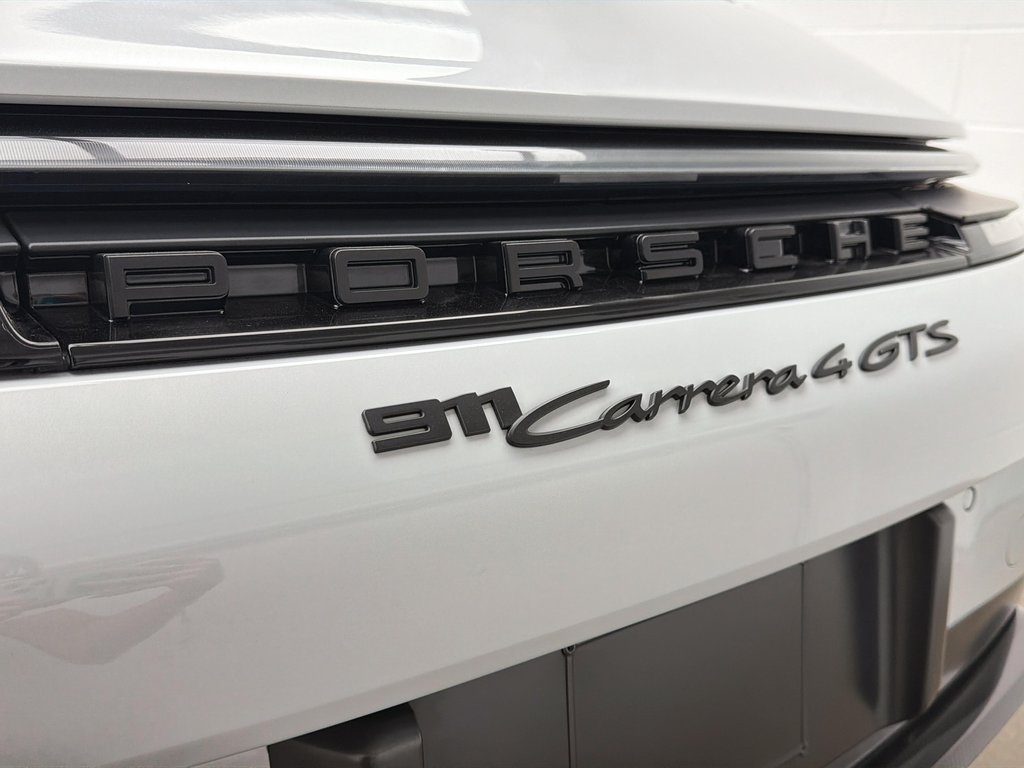 2025 Porsche 911 in Laval, Quebec - 11 - w1024h768px