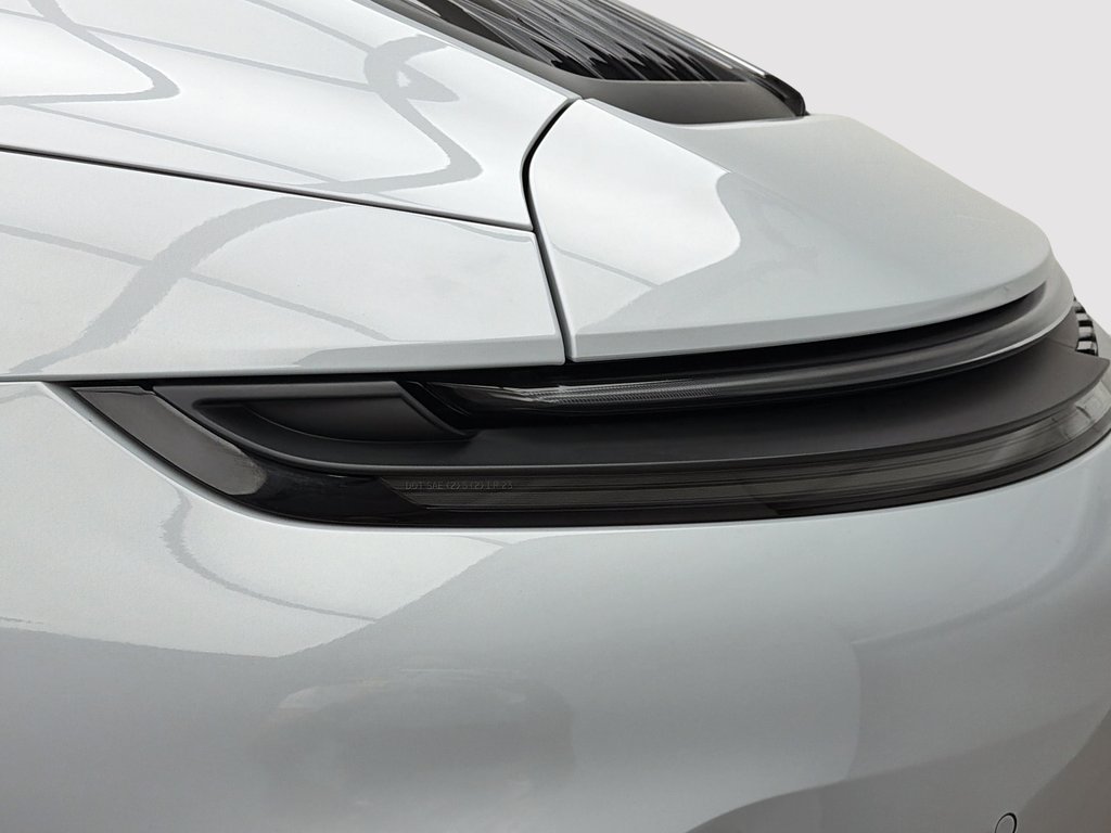 2025 Porsche 911 in Laval, Quebec - 14 - w1024h768px