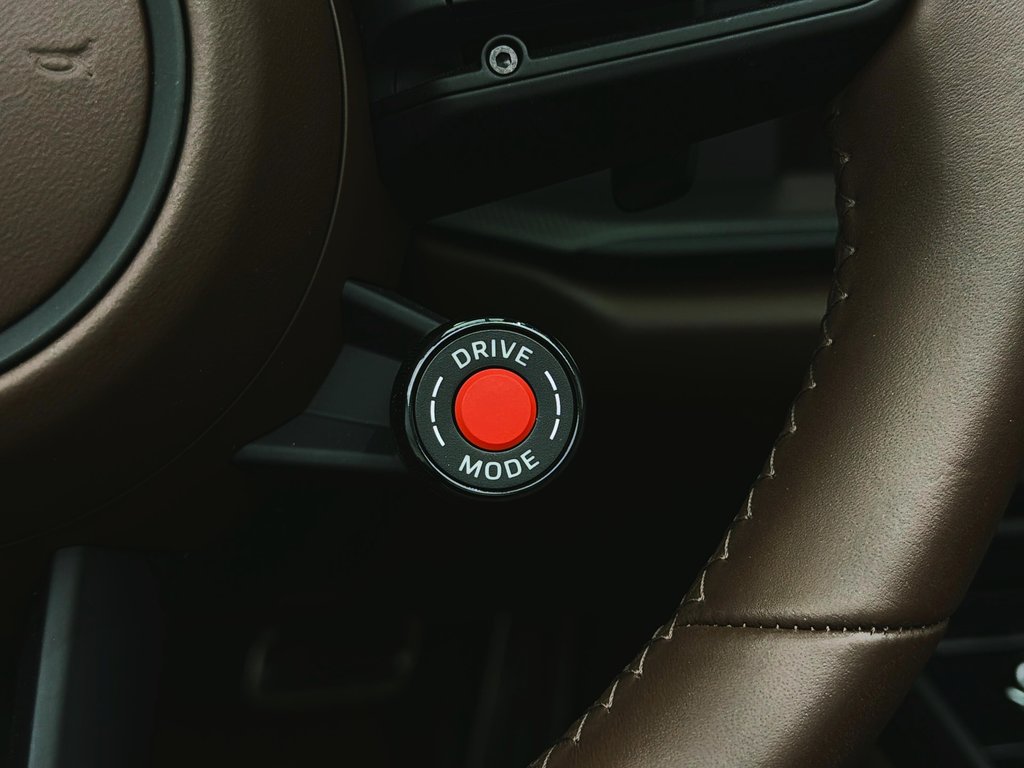 2025 Porsche 911 in Laval, Quebec - 21 - w1024h768px