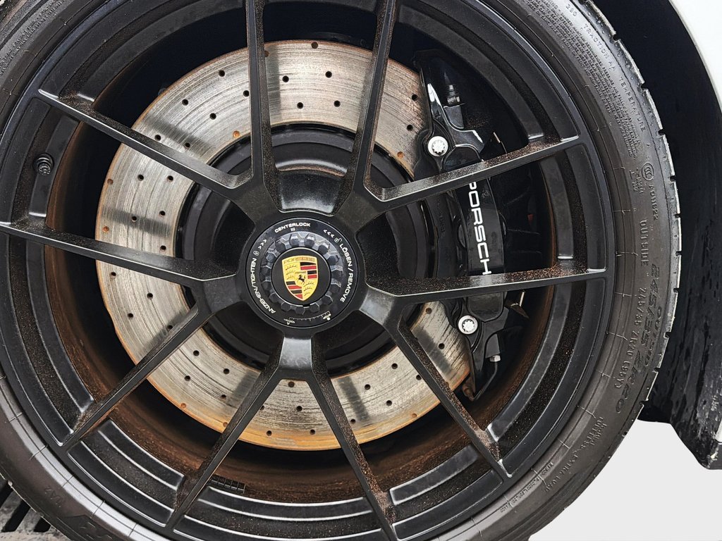 2025 Porsche 911 in Laval, Quebec - 16 - w1024h768px