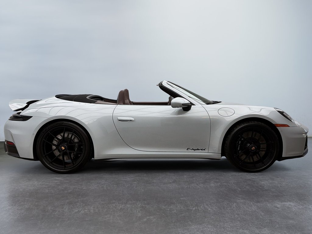 2025 Porsche 911 in Laval, Quebec - 8 - w1024h768px