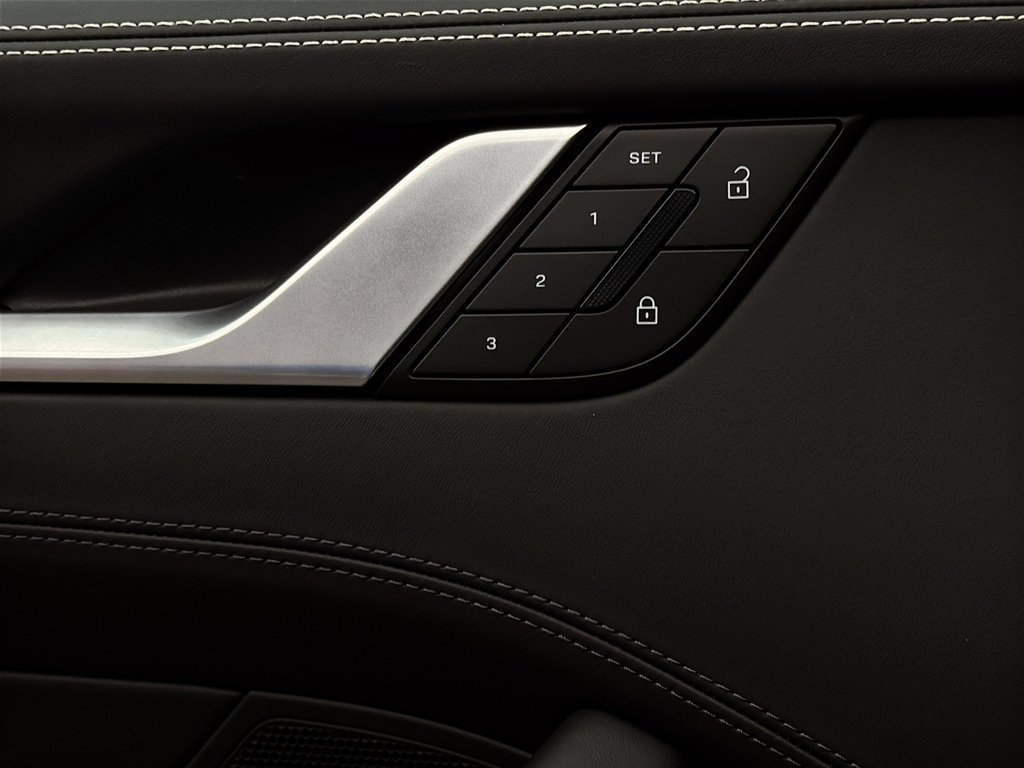 2025 Porsche 911 Carrera Cabriolet  Sport Exhaust System in Laval, Quebec - 30 - w1024h768px