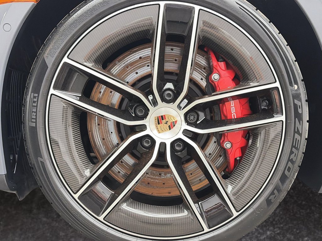 2025 Porsche 911 in Laval, Quebec - 12 - w1024h768px