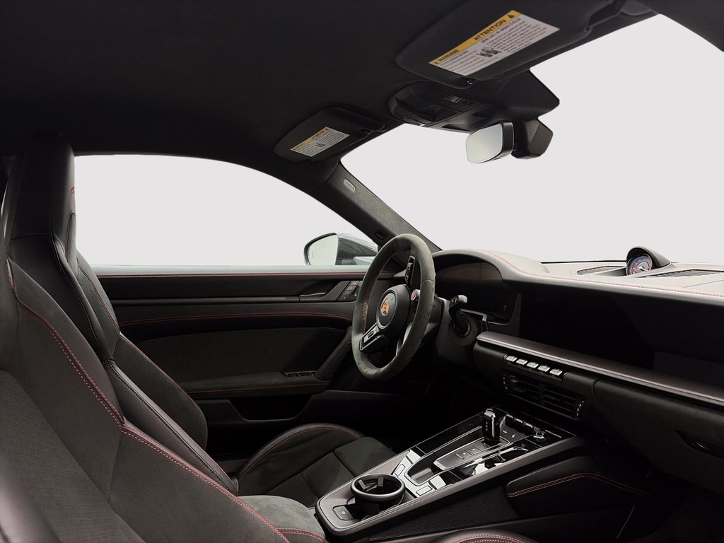 2025 Porsche 911 in Laval, Quebec - 26 - w1024h768px