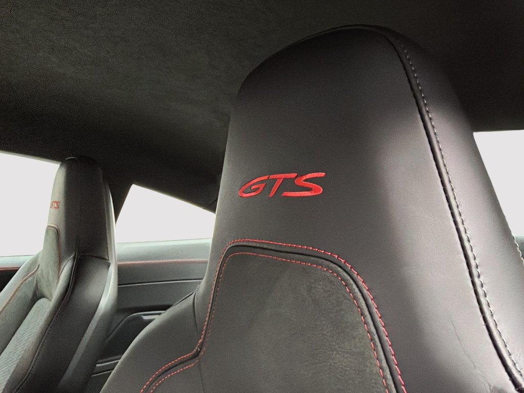2025 Porsche 911 in Laval, Quebec - 25 - w1024h768px