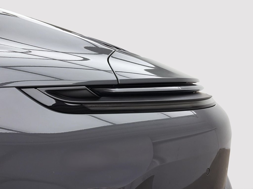 2025 Porsche 911 in Laval, Quebec - 14 - w1024h768px
