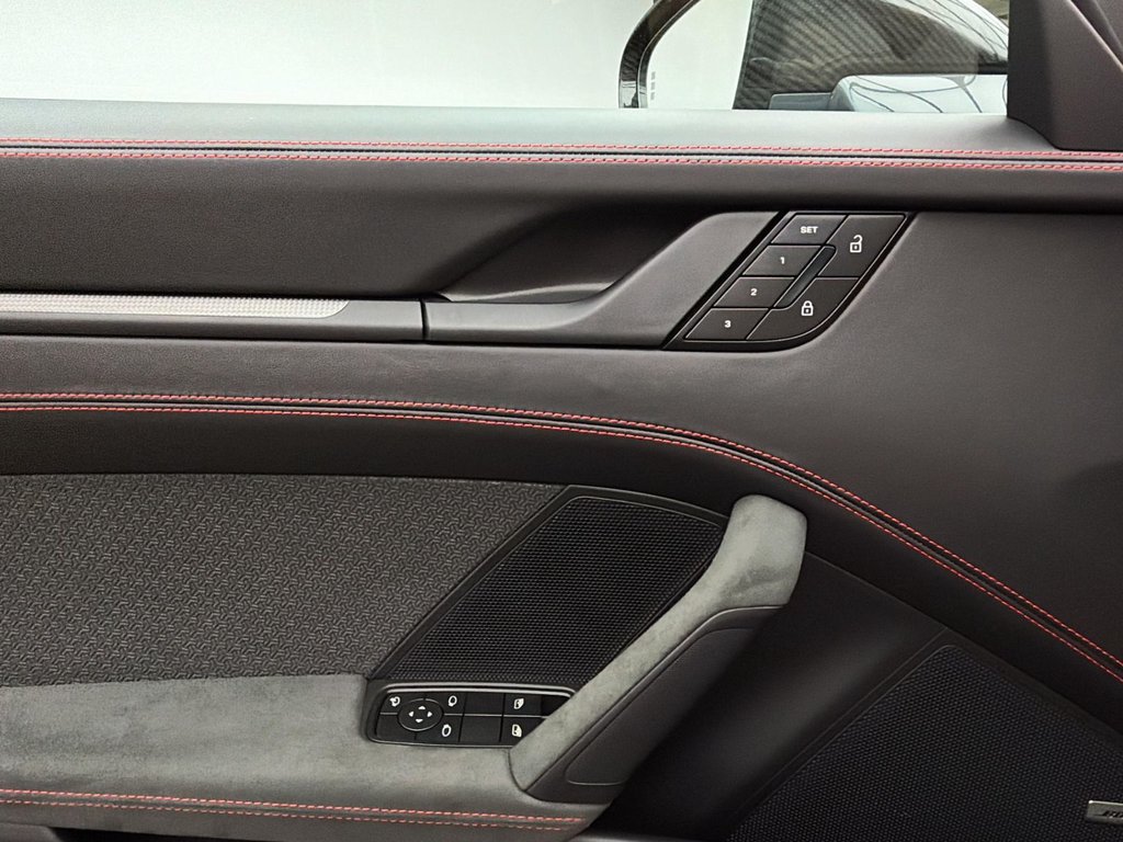 2025 Porsche 911 in Laval, Quebec - 28 - w1024h768px
