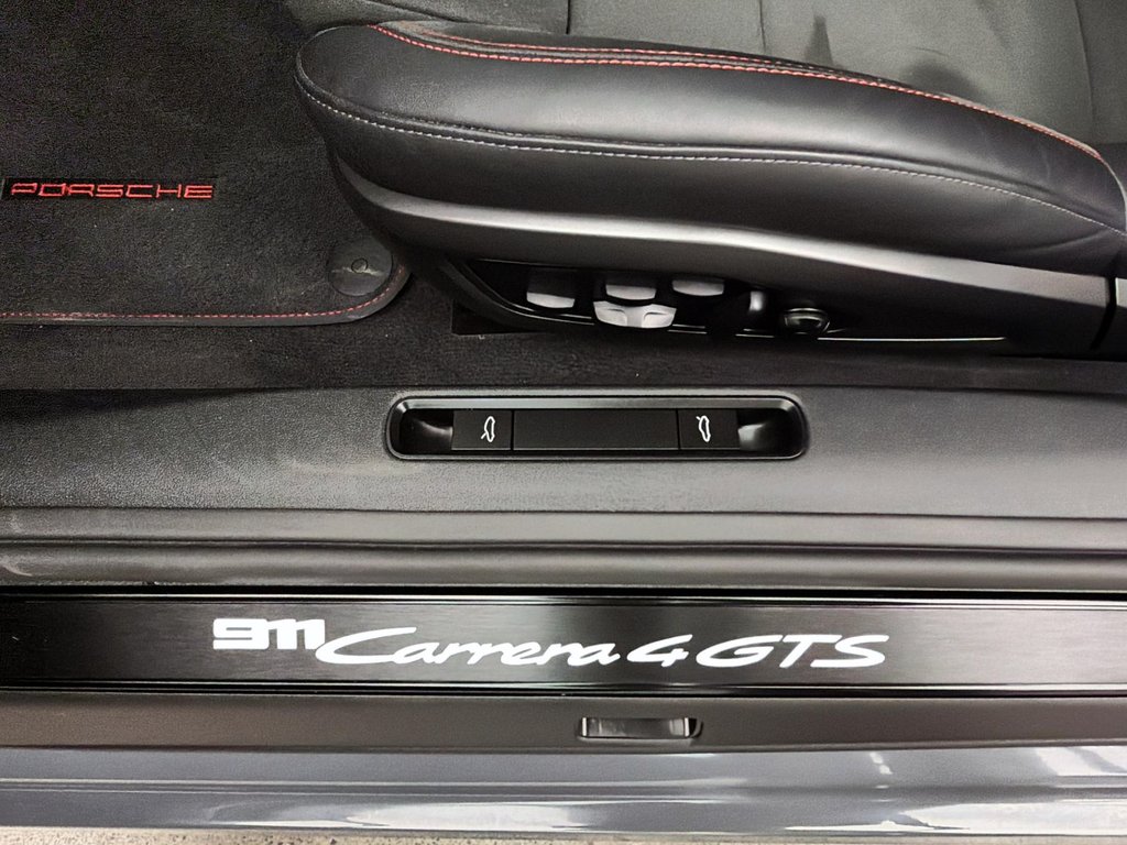2025 Porsche 911 in Laval, Quebec - 29 - w1024h768px