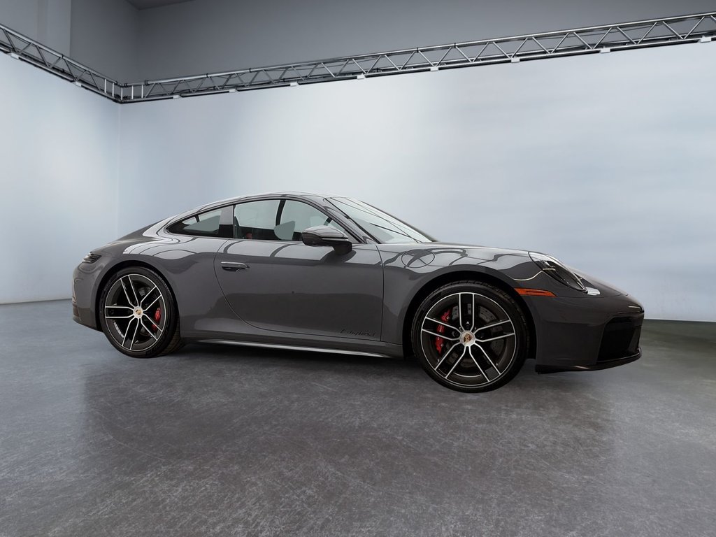 2025 Porsche 911 in Laval, Quebec - 7 - w1024h768px
