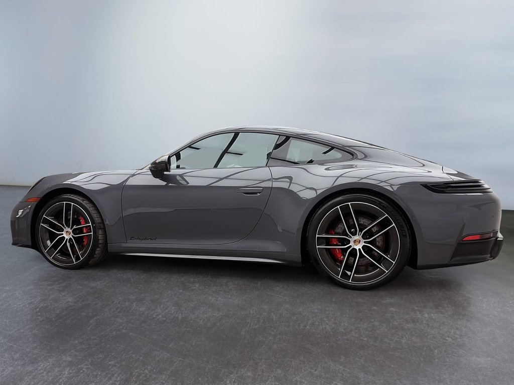 2025 Porsche 911 in Laval, Quebec - 2 - w1024h768px