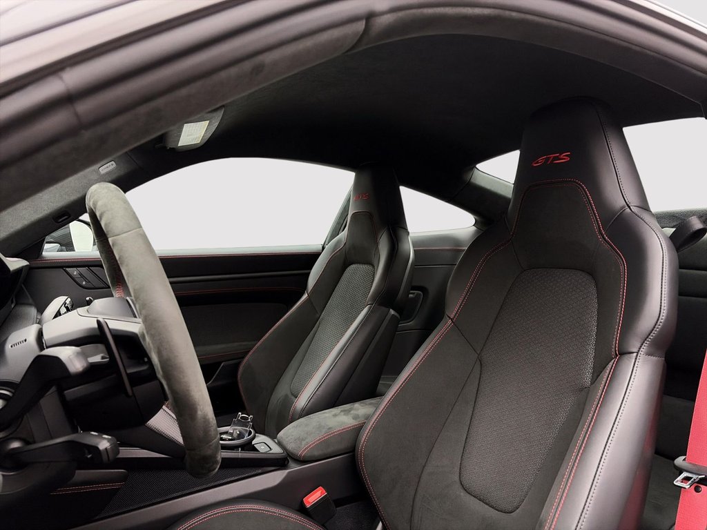2025 Porsche 911 in Laval, Quebec - 5 - w1024h768px