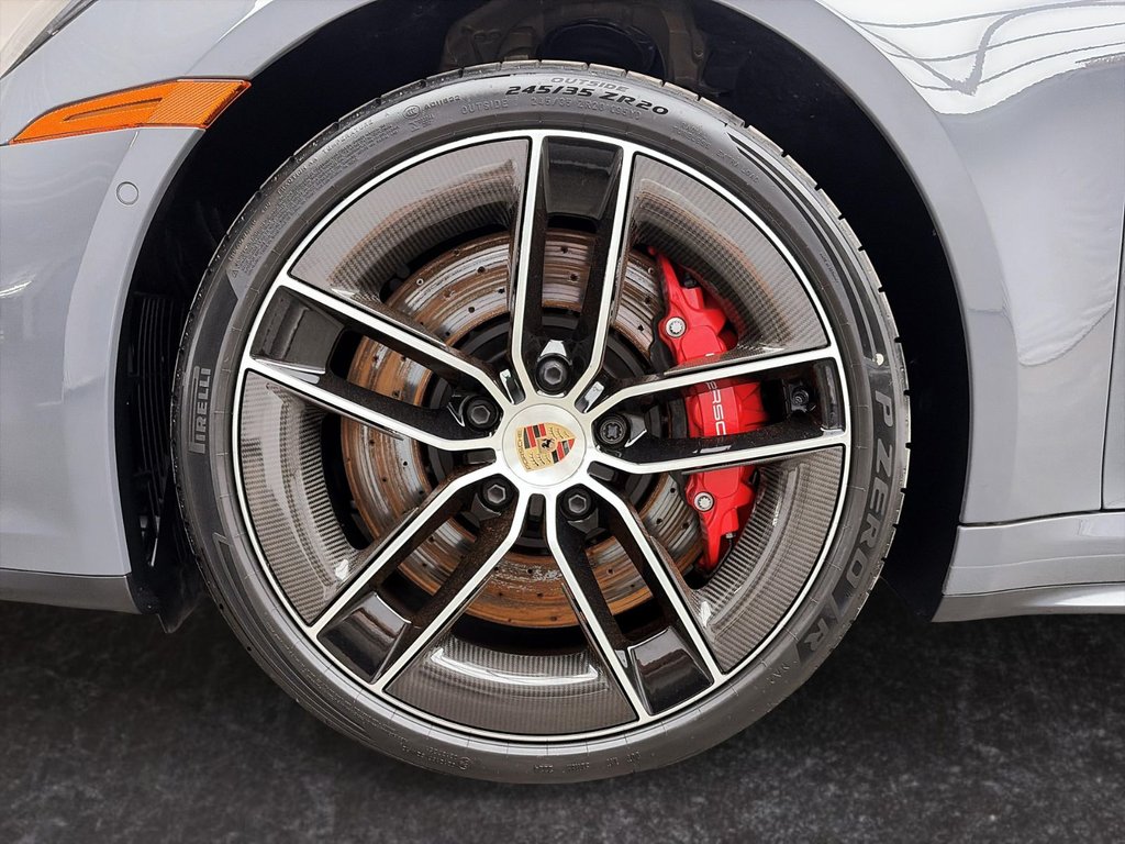2025 Porsche 911 in Laval, Quebec - 9 - w1024h768px
