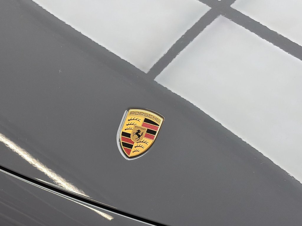 2025 Porsche 911 in Laval, Quebec - 10 - w1024h768px