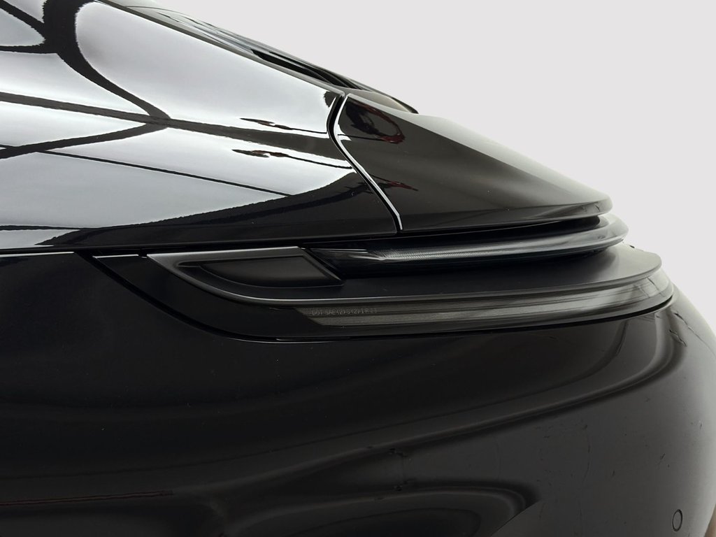 2025 Porsche 911 Carrera S in Laval, Quebec - 9 - w1024h768px