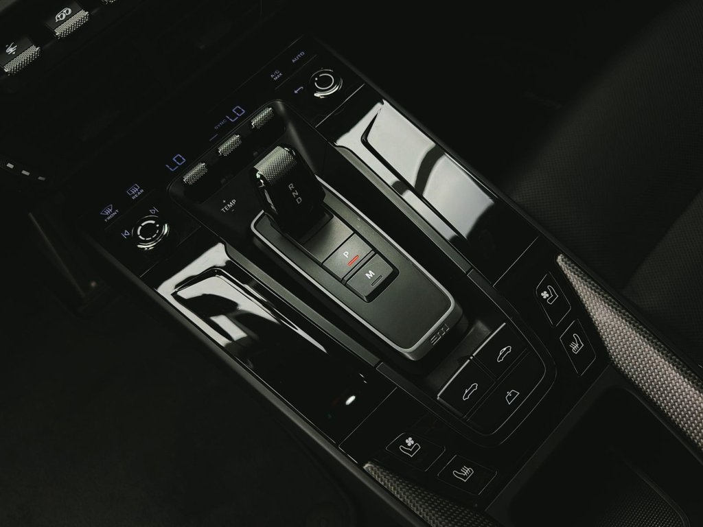 2025 Porsche 911 in Laval, Quebec - 23 - w1024h768px