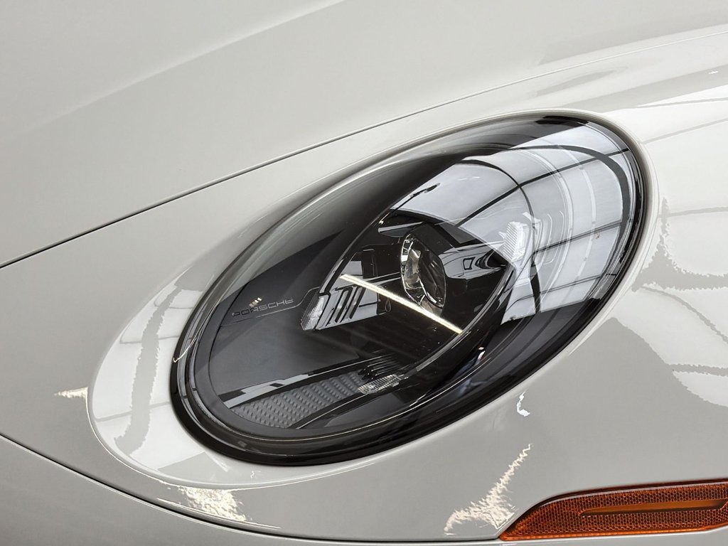 2025 Porsche 911 in Laval, Quebec - 11 - w1024h768px