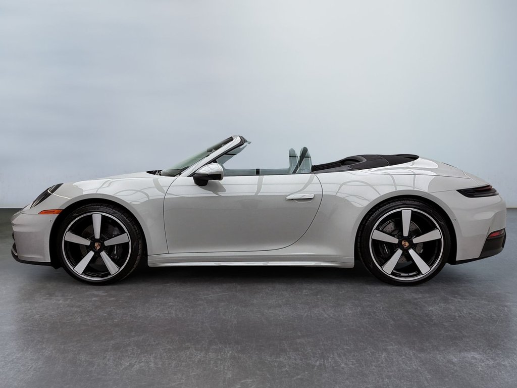 2025 Porsche 911 in Laval, Quebec - 2 - w1024h768px