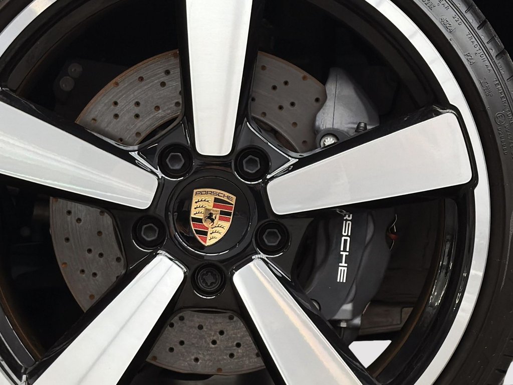 2025 Porsche 911 in Laval, Quebec - 14 - w1024h768px