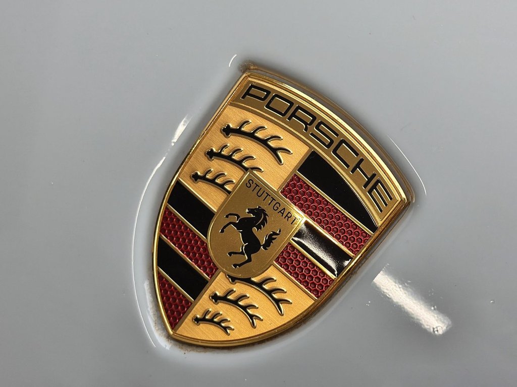 2025 Porsche 911 in Laval, Quebec - 9 - w1024h768px