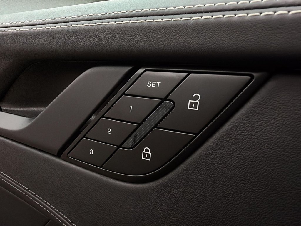 2025 Porsche 911 in Laval, Quebec - 30 - w1024h768px