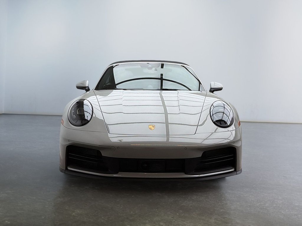 2025 Porsche 911 in Laval, Quebec - 8 - w1024h768px