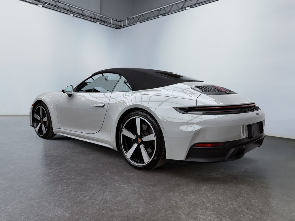 2025 Porsche 911 in Laval, Quebec - 6 - w1024h768px