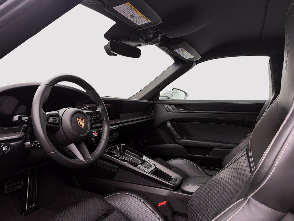 2025 Porsche 911 in Laval, Quebec - 15 - w1024h768px