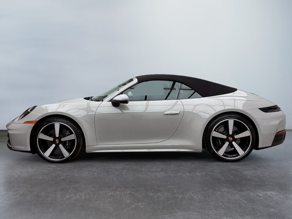 2025 Porsche 911 in Laval, Quebec - 5 - w1024h768px