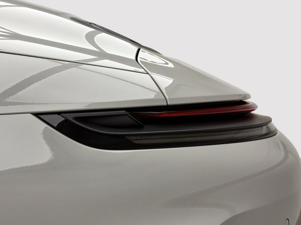 2025 Porsche 911 in Laval, Quebec - 12 - w1024h768px