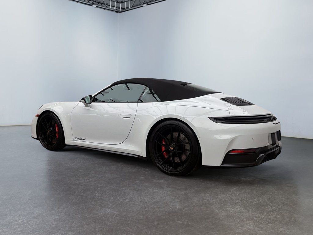 2025 Porsche 911 in Laval, Quebec - 6 - w1024h768px