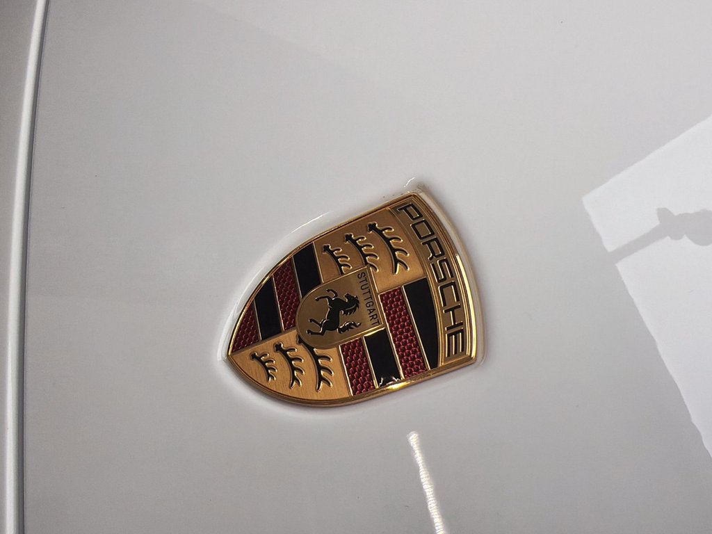 2025 Porsche 911 in Laval, Quebec - 9 - w1024h768px
