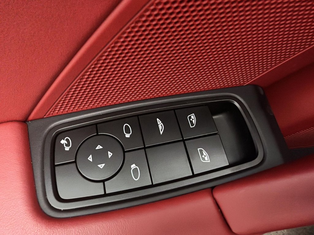 2025 Porsche 911 in Laval, Quebec - 31 - w1024h768px