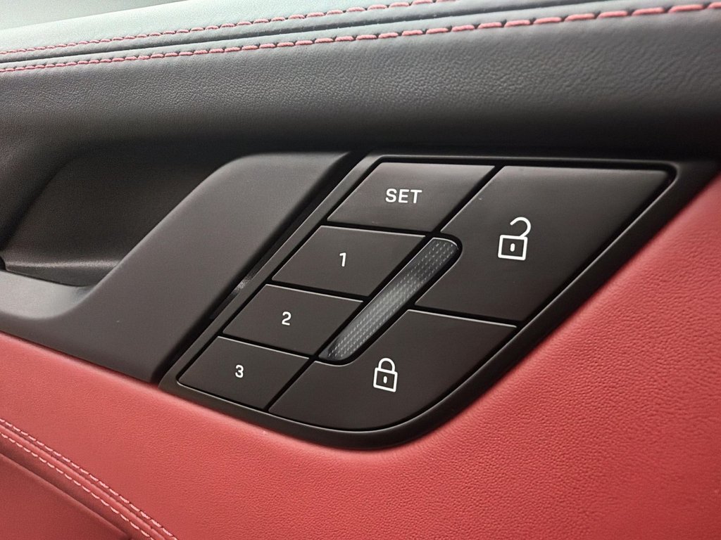 2025 Porsche 911 in Laval, Quebec - 30 - w1024h768px