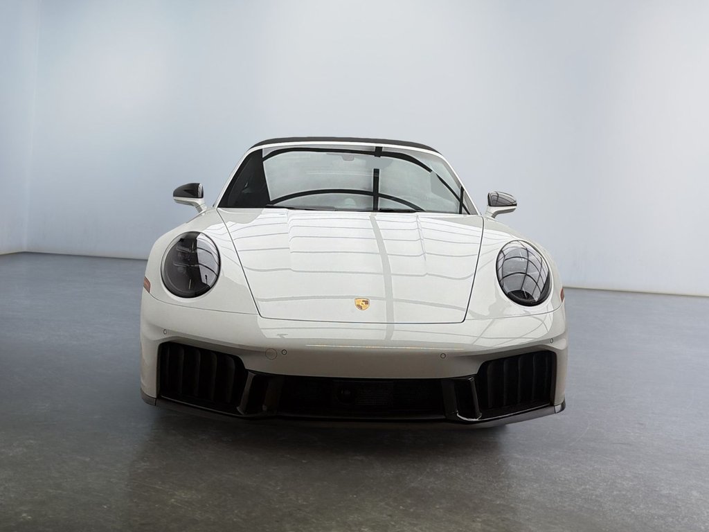 2025 Porsche 911 in Laval, Quebec - 8 - w1024h768px