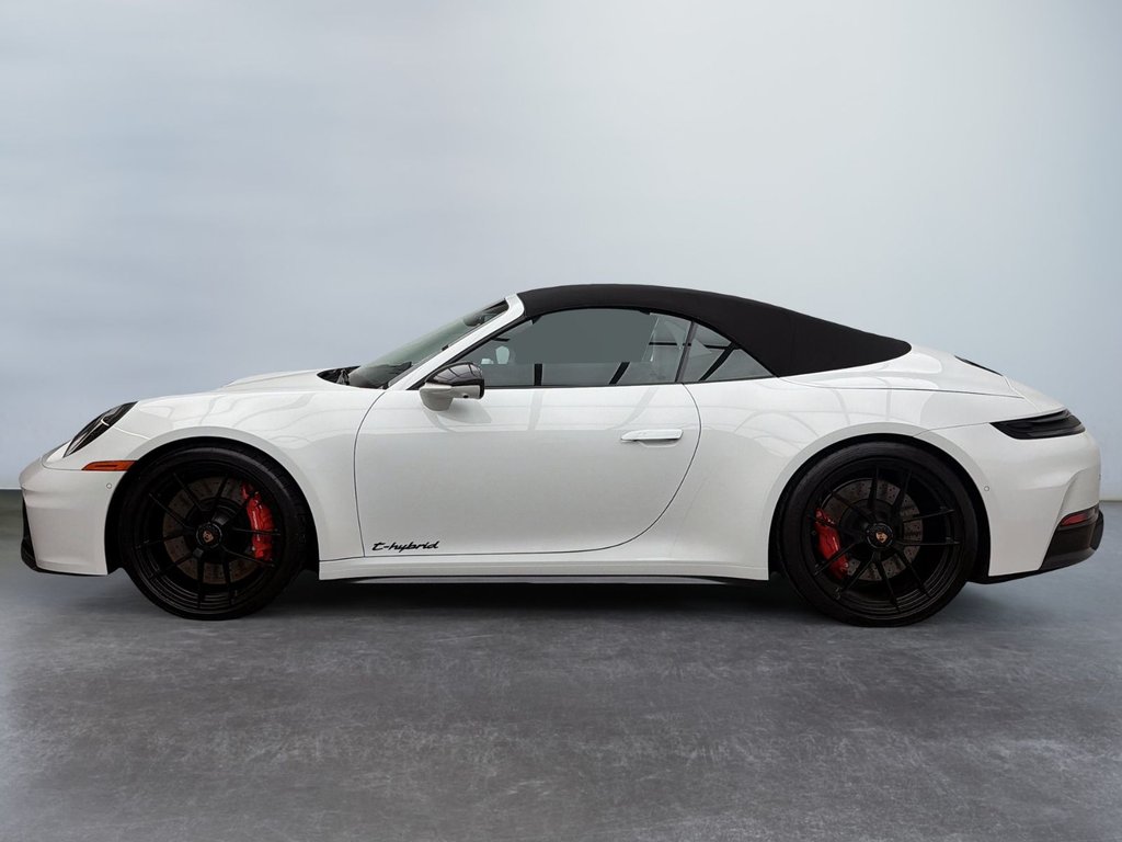 2025 Porsche 911 in Laval, Quebec - 5 - w1024h768px