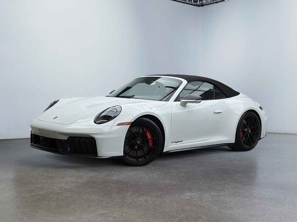 2025 Porsche 911 in Laval, Quebec - 4 - w1024h768px