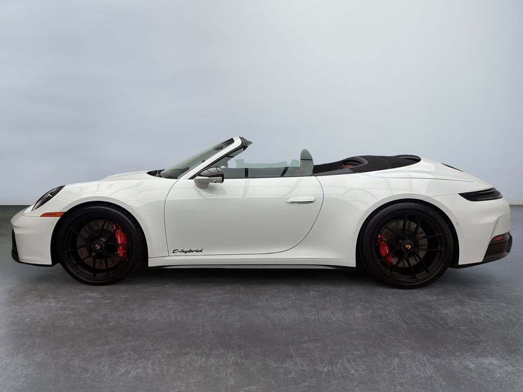 2025 Porsche 911 in Laval, Quebec - 2 - w1024h768px
