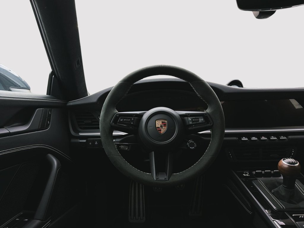 2026 Porsche 911 in Laval, Quebec - 14 - w1024h768px