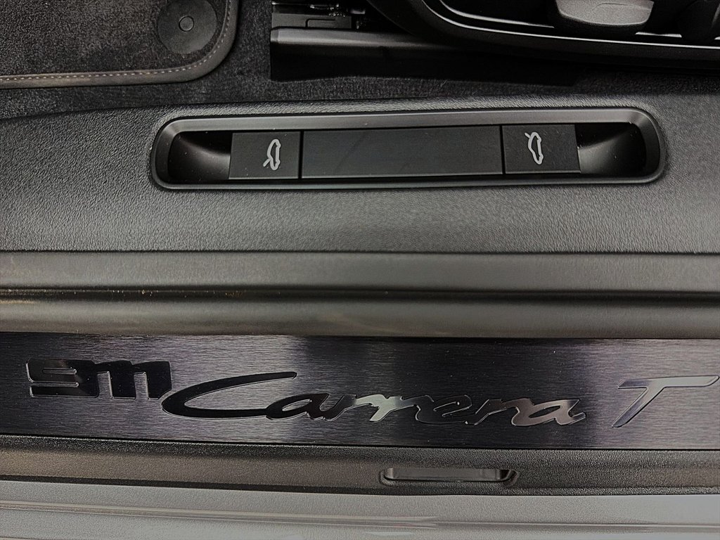 2026 Porsche 911 in Laval, Quebec - 30 - w1024h768px