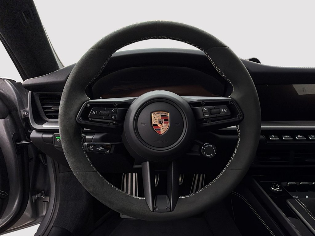 2026 Porsche 911 in Laval, Quebec - 15 - w1024h768px