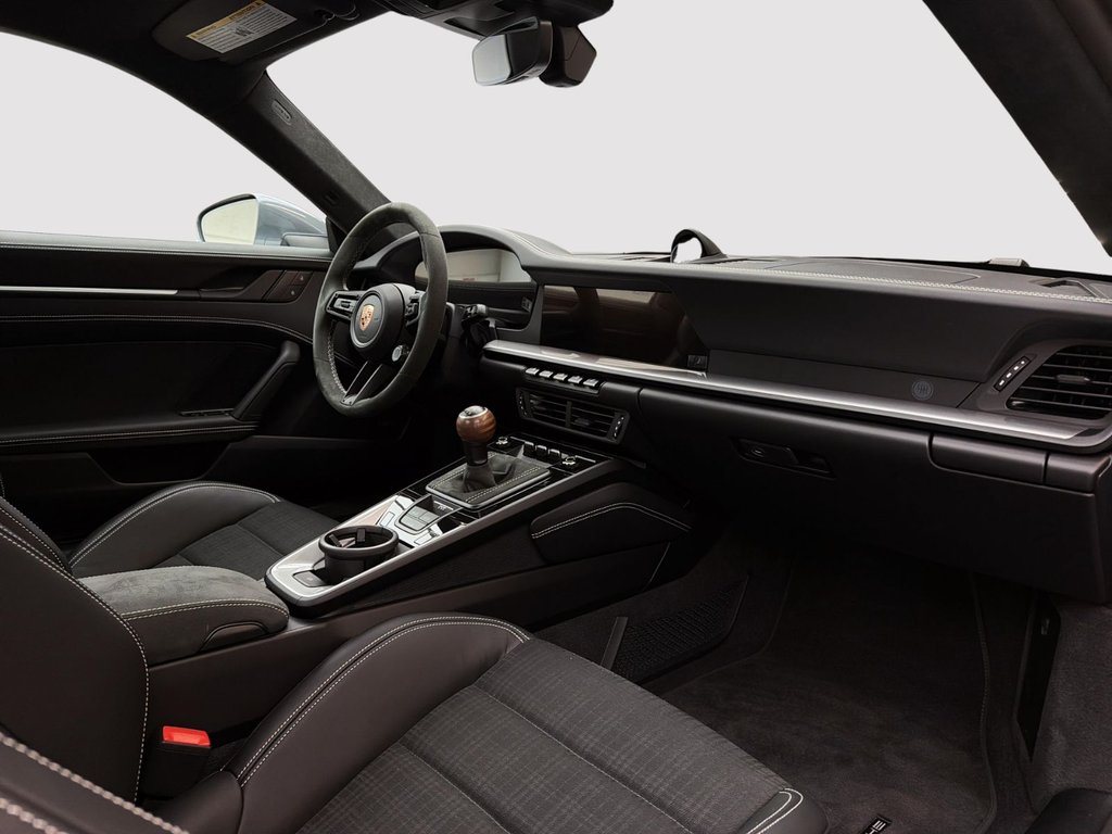 2026 Porsche 911 in Laval, Quebec - 23 - w1024h768px